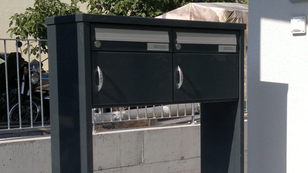 2er briefkasten in anthrazit mit stützen