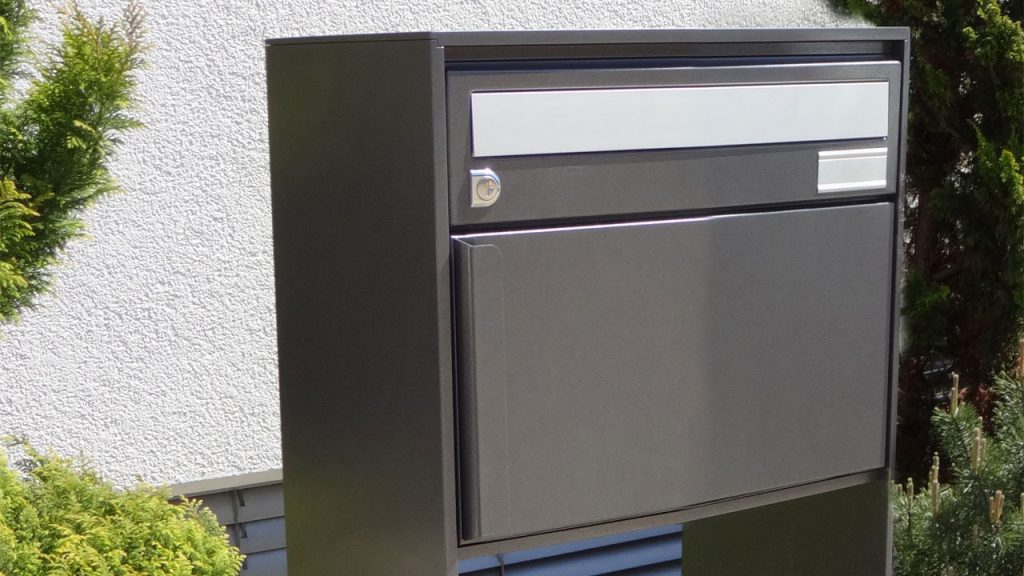 briefkasten anthrazit mit stützen